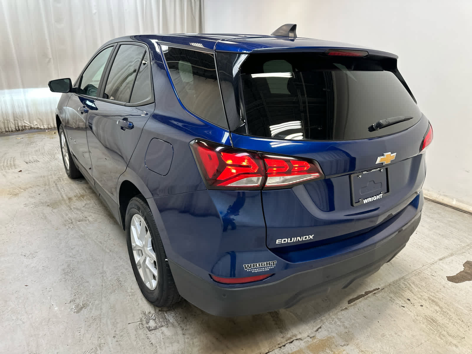 Used 2022 Chevrolet Equinox LS w/ LS Convenience Package image 2
