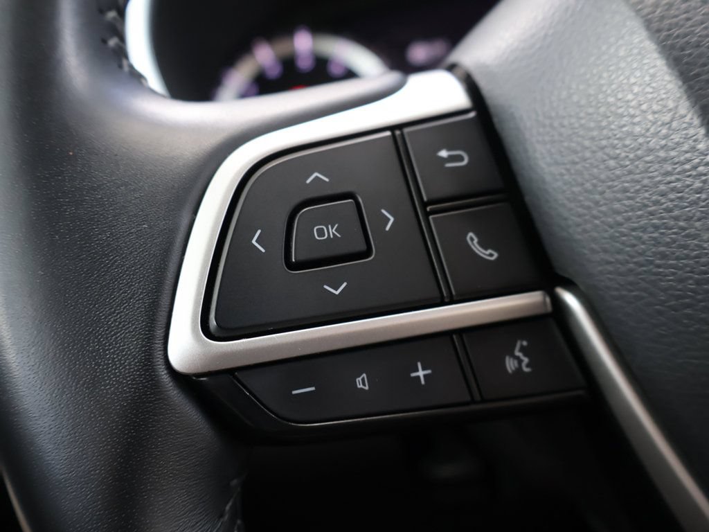 Used 2023 Toyota Highlander XLE FWD image 43