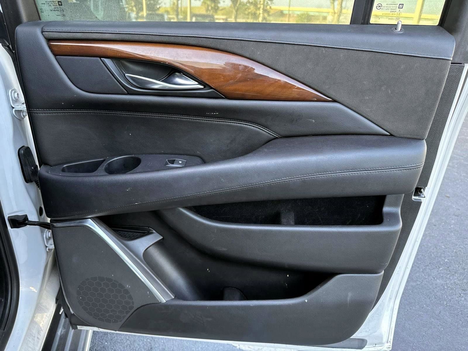 Used 2019 Cadillac Escalade ESV Premium Luxury image 17