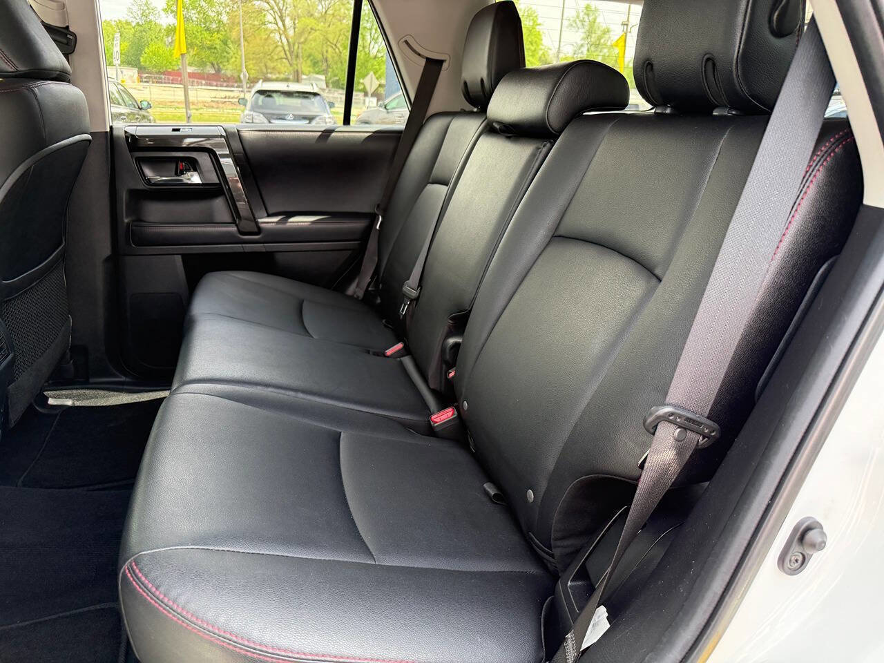 Used 2018 Toyota 4Runner TRD Off-Road Premium AWD/4WD image 28