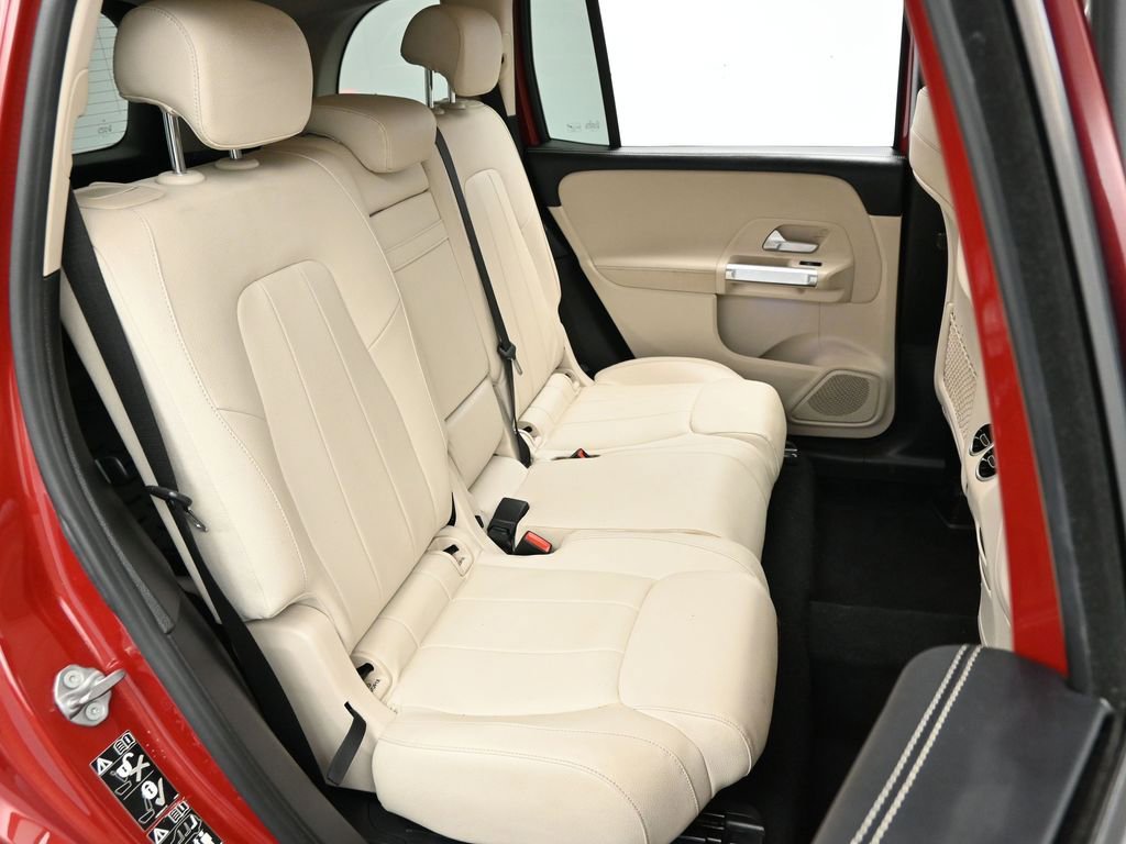 Used 2020 Mercedes-Benz GLB 250 w/ Premium Package image 18