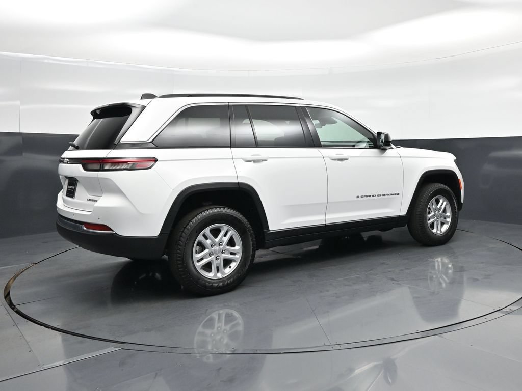 Used 2025 Jeep Grand Cherokee Laredo w/ Luxury Tech Group I AWD/4WD image 22