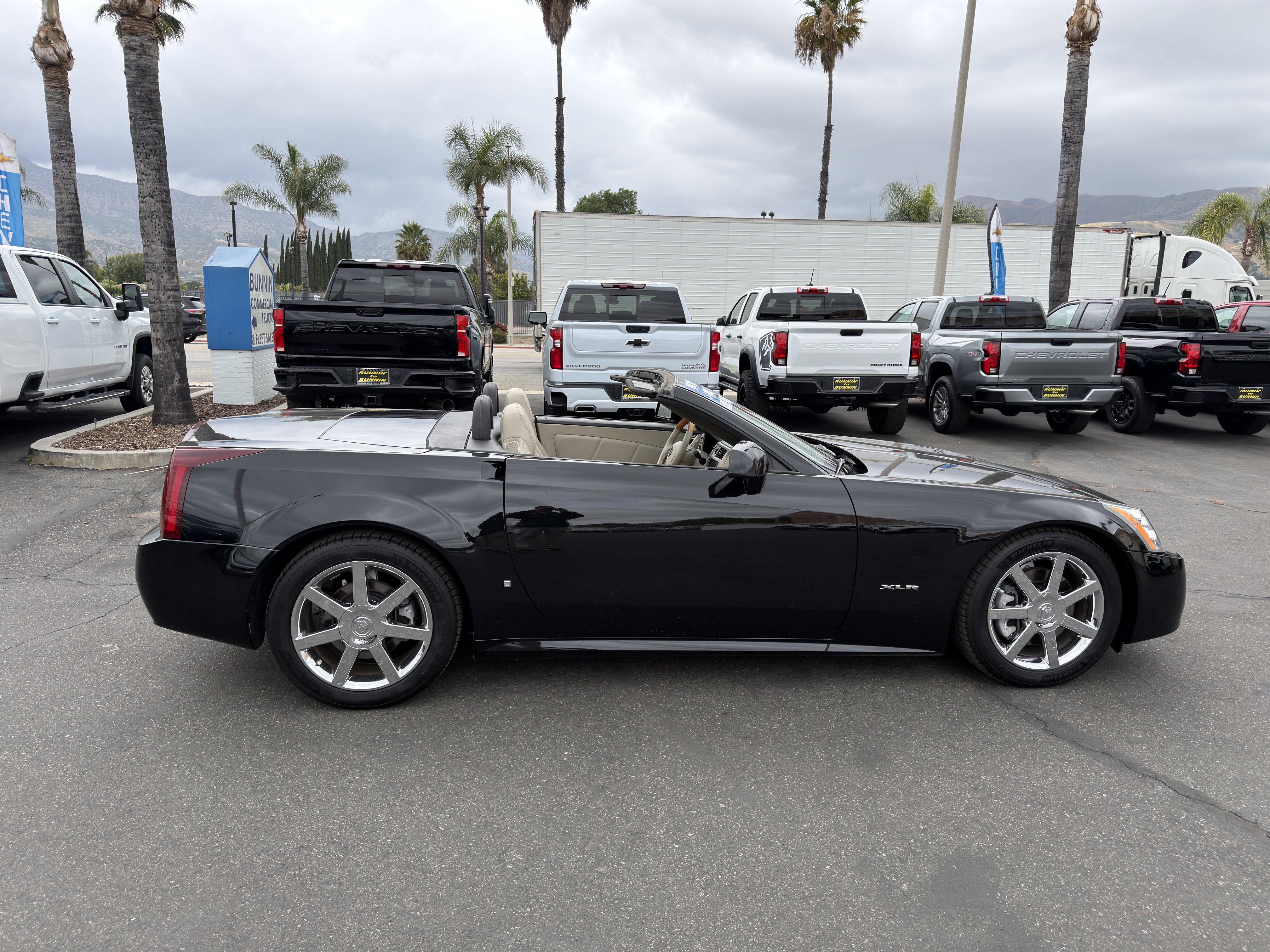 Used 2006 Cadillac XLR RWD image 17