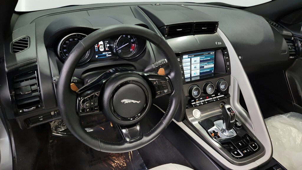 Used 2015 Jaguar F-TYPE S RWD image 34