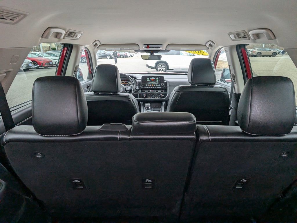 Used 2023 Nissan Pathfinder SL AWD/4WD image 13