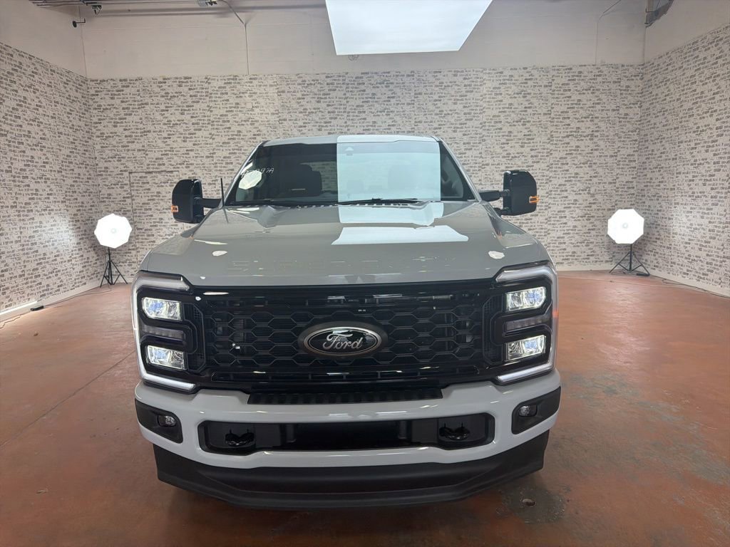 Used 2025 Ford F350 Lariat w/ Black Appearance Package AWD/4WD image 2