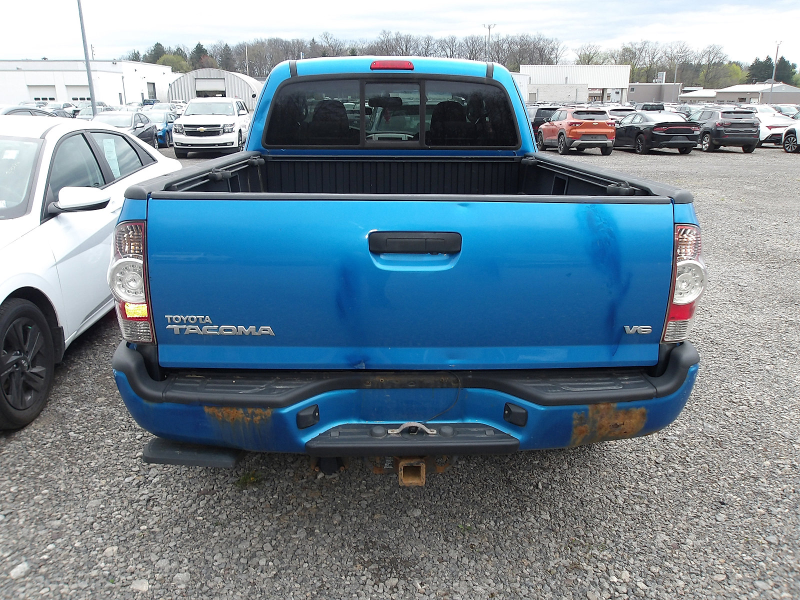 Used 2011 Toyota Tacoma 4x4 Access Cab V6 w/ TRD Sport Pkg image 2
