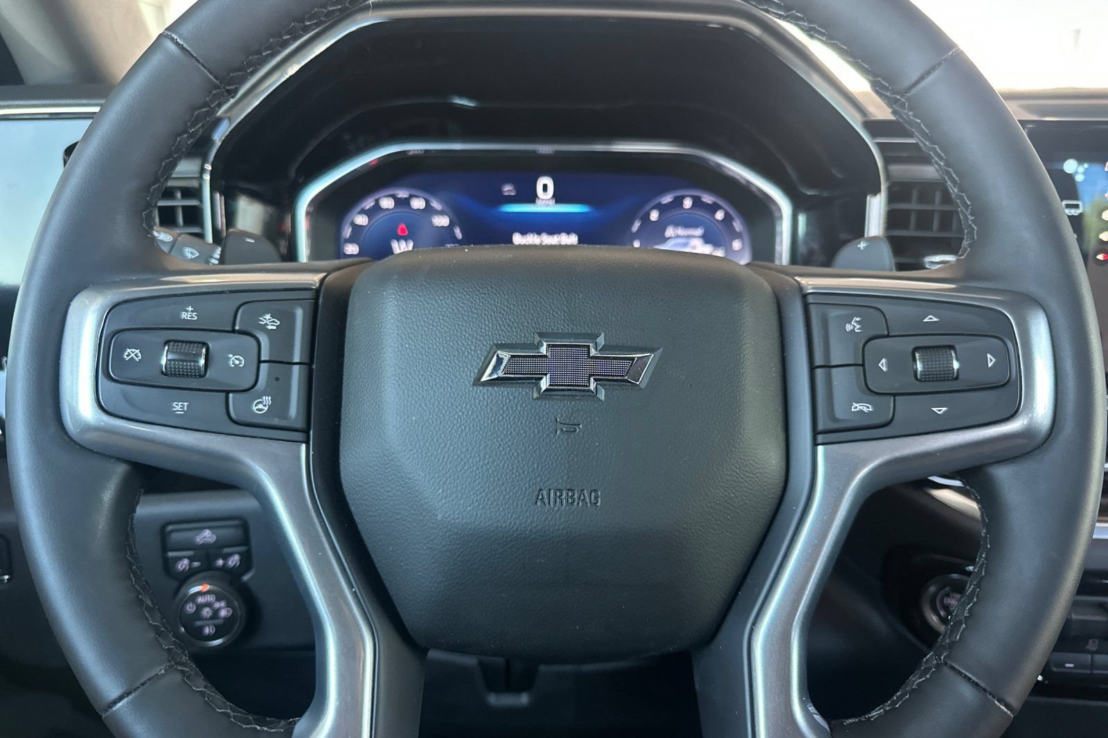 Used 2025 Chevrolet Silverado 1500 LT Trail Boss w/ Convenience Package II AWD/4WD image 33