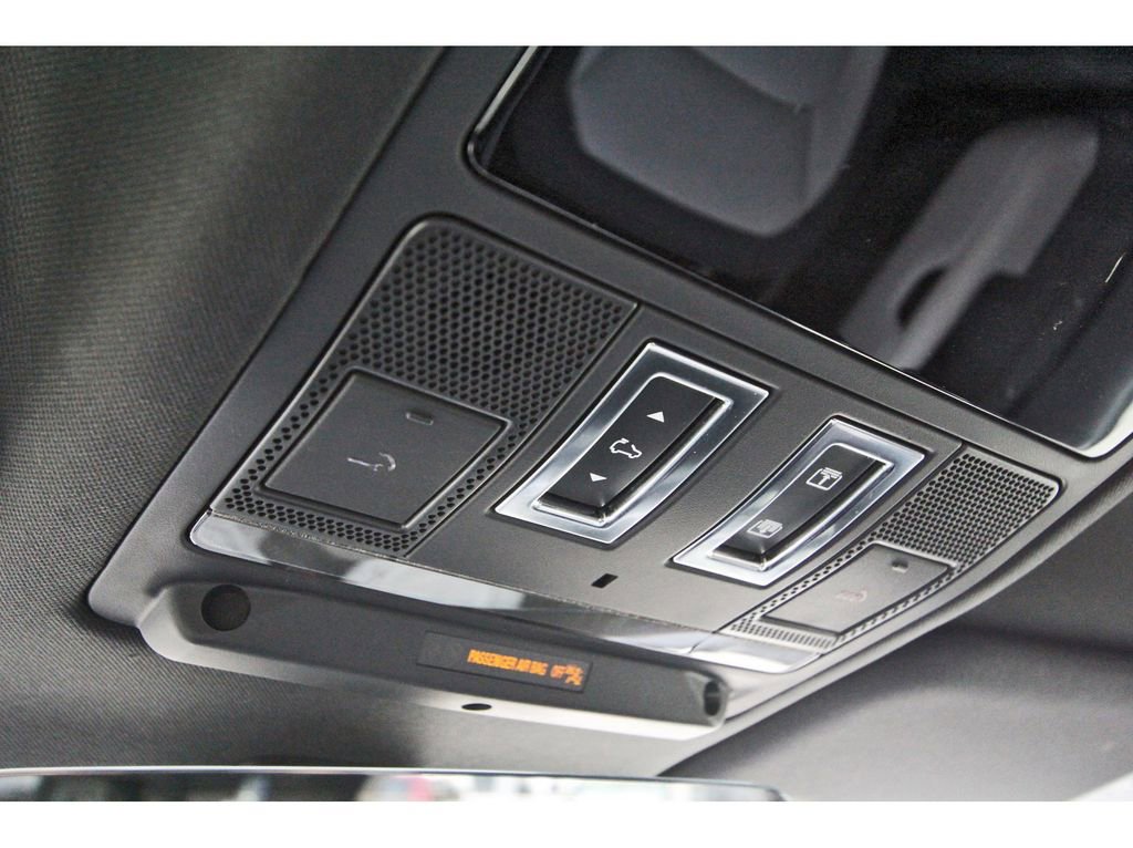 Used 2023 Land Rover Defender 110 X-Dynamic SE image 23
