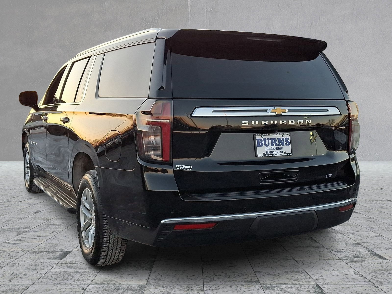 Used 2023 Chevrolet Suburban LT image 8