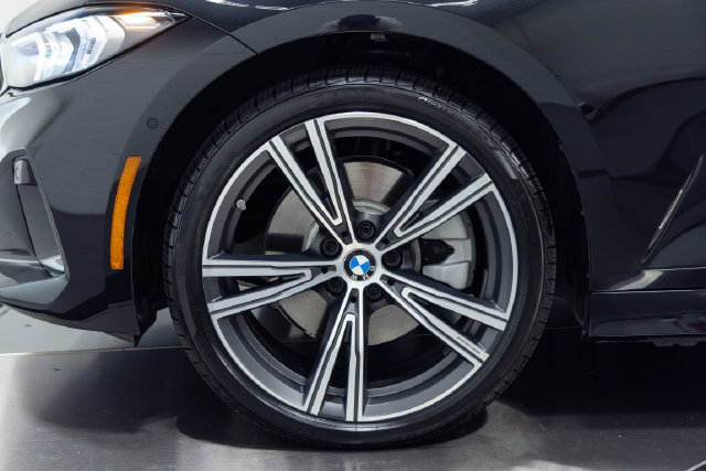 Certified 2024 BMW 330i xDrive Sedan w/ Premium Package AWD/4WD image 26