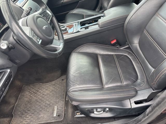 Used 2019 Jaguar XE Prestige image 16