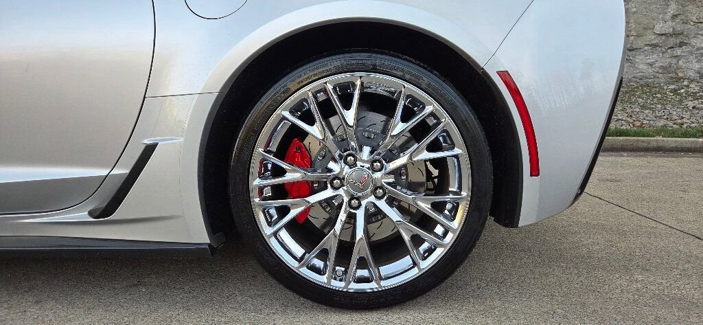 Used 2015 Chevrolet Corvette Z06 w/ 3LZ Preferred Equipment Group image 12