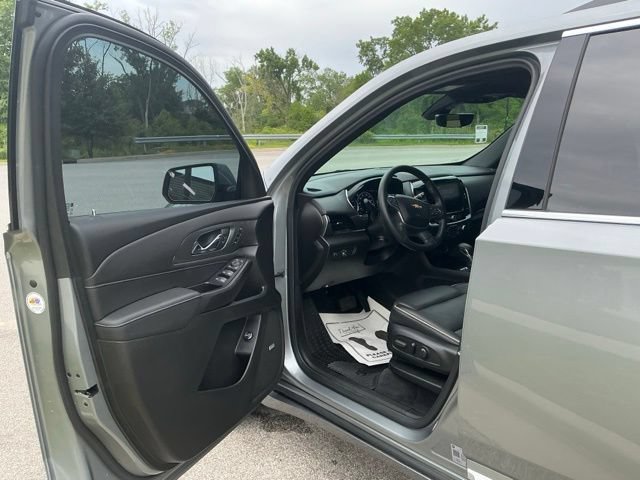 Used 2023 Chevrolet Traverse Premier FWD image 15