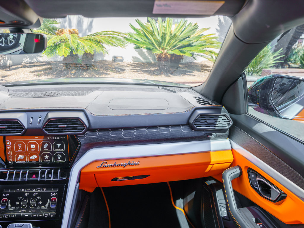 Used 2022 Lamborghini Urus AWD/4WD image 20