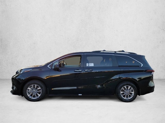 Used 2026 Toyota Sienna XLE FWD image 9