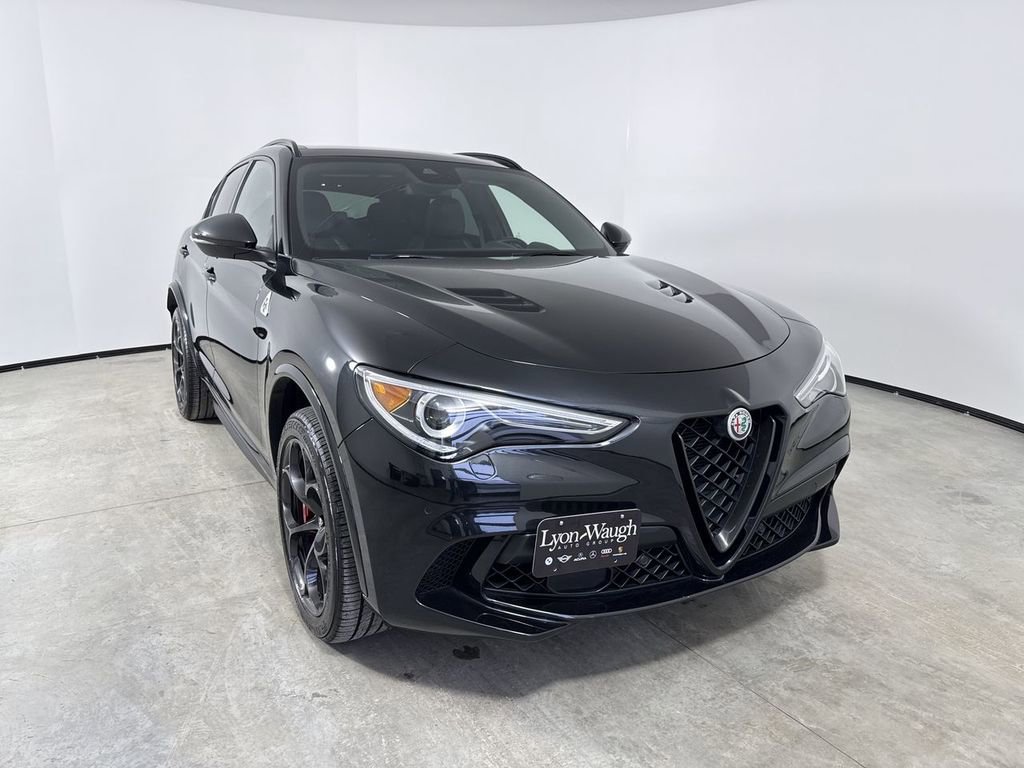 Used 2020 Alfa Romeo Stelvio Quadrifoglio image 9