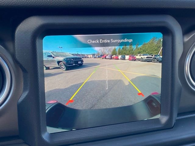 Used 2022 Jeep Gladiator Rubicon w/ Cold Weather Group image 16