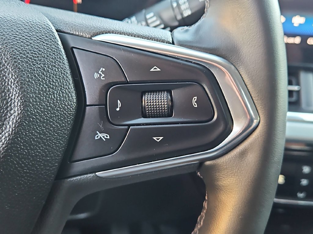 Used 2025 Chevrolet Trax LT w/ LT Convenience Package FWD image 19
