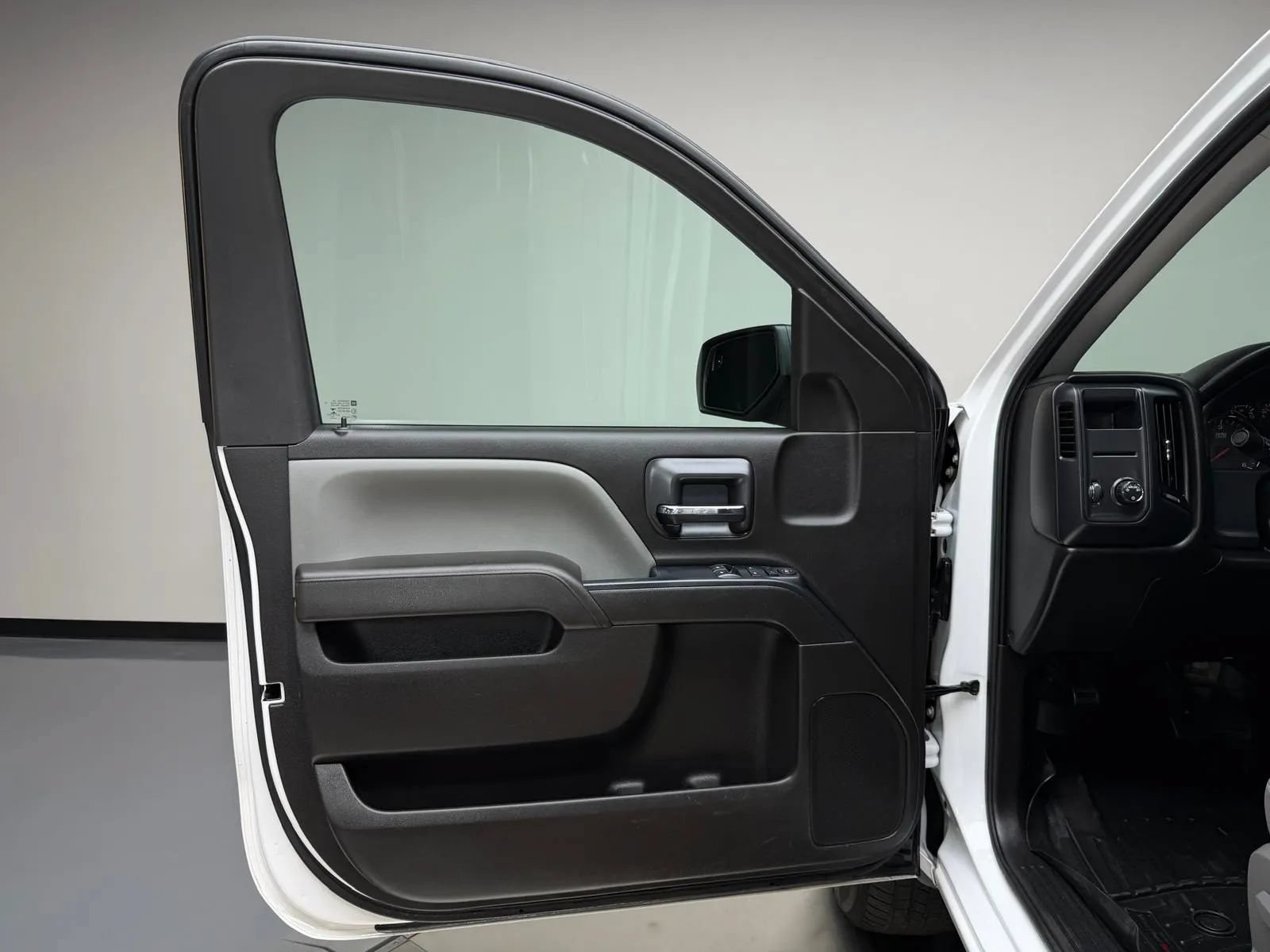 Used 2017 GMC Sierra 1500 2WD Regular Cab image 14
