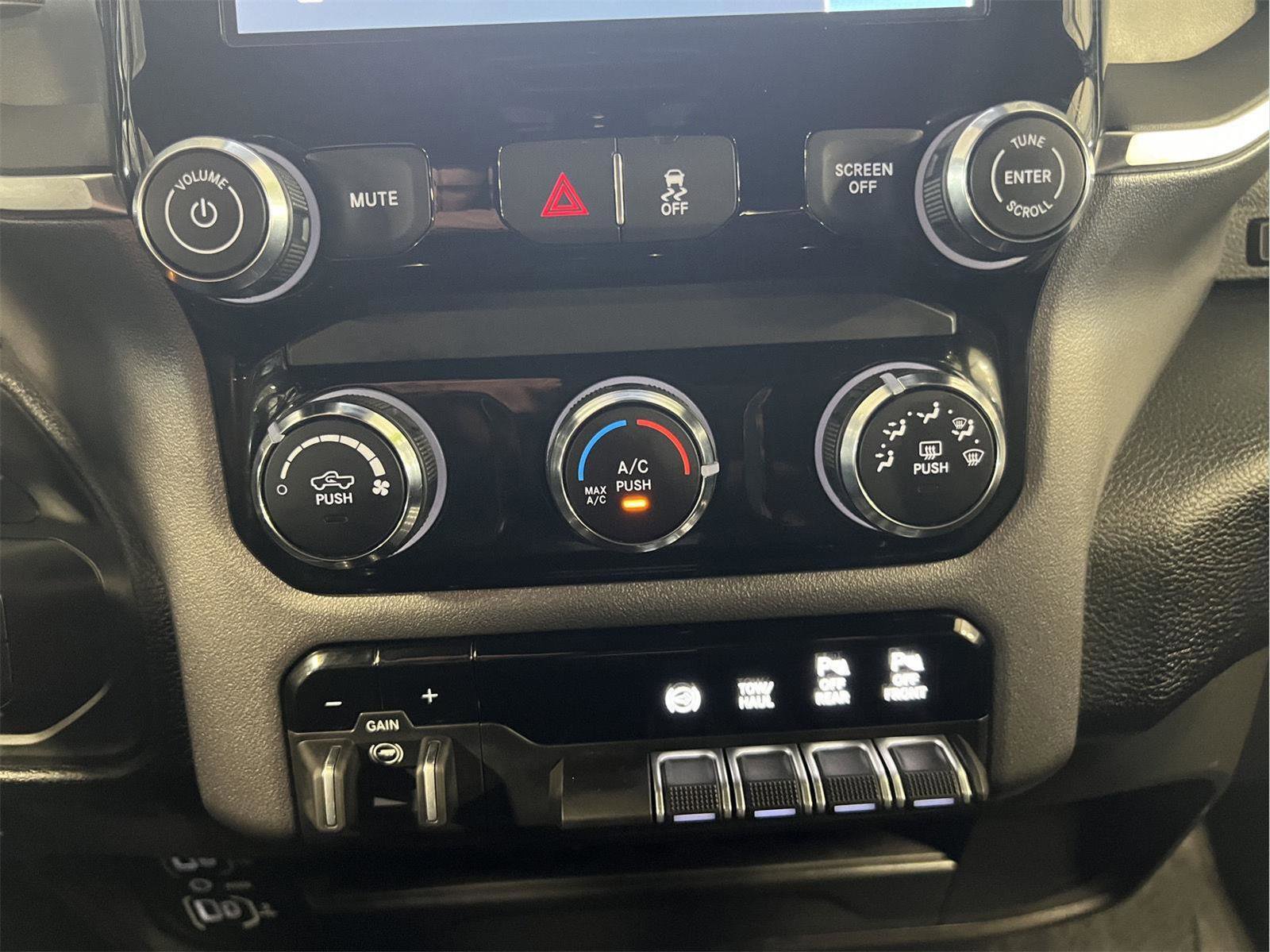 Used 2025 RAM 3500 Big Horn image 23