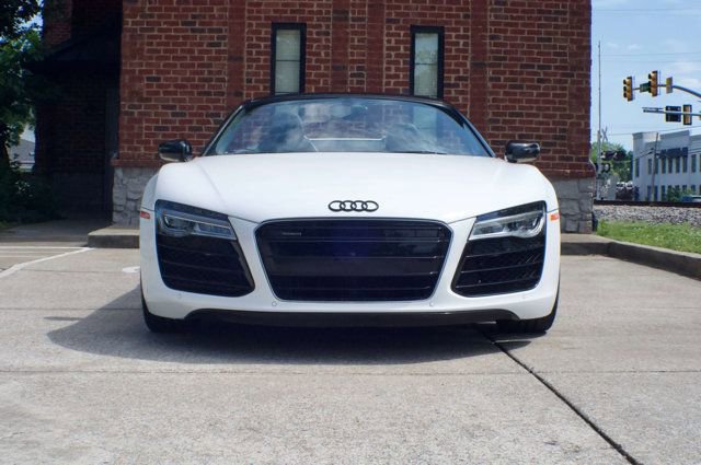 Used 2014 Audi R8 V8 w/ Convenience Package AWD/4WD image 2