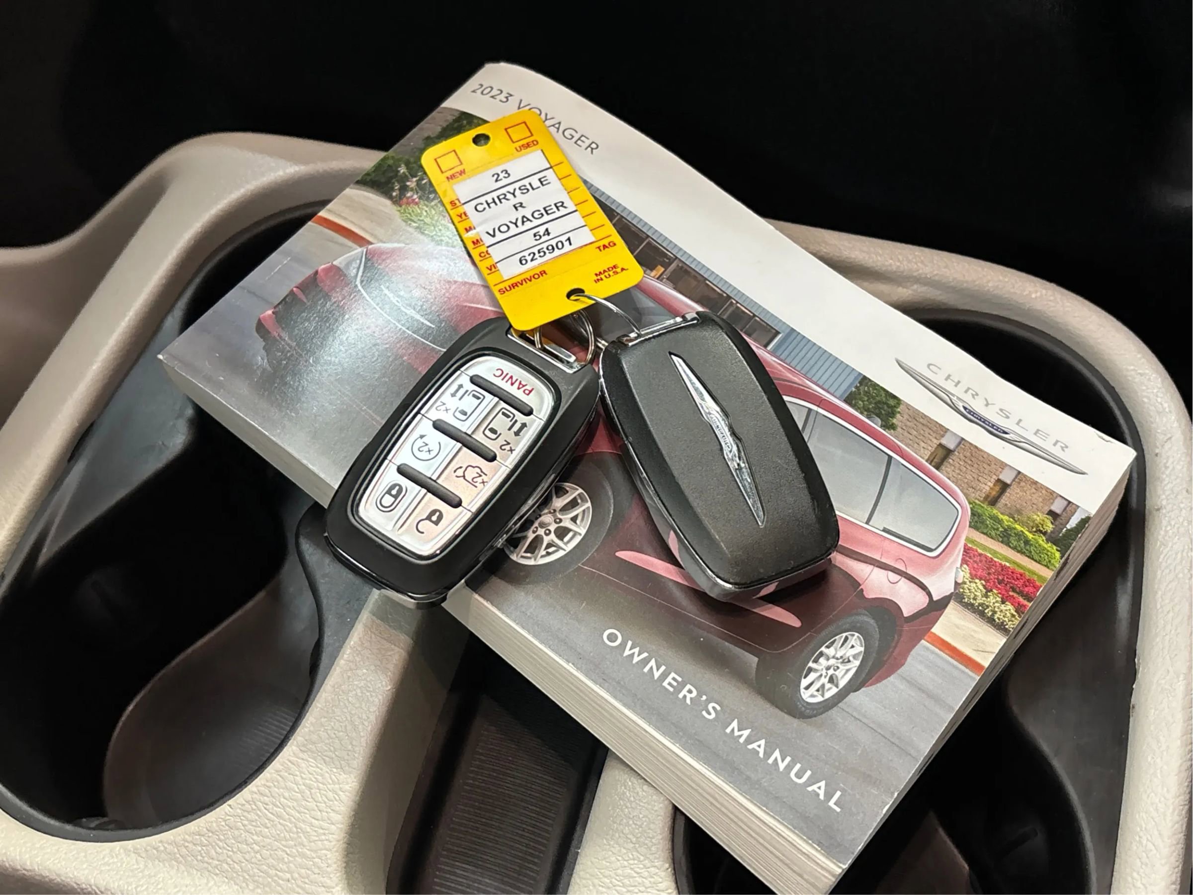 Used 2023 Chrysler Voyager LX image 40