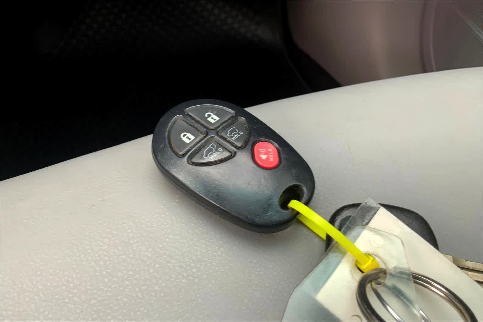 Used 2012 Toyota Highlander SE FWD image 12