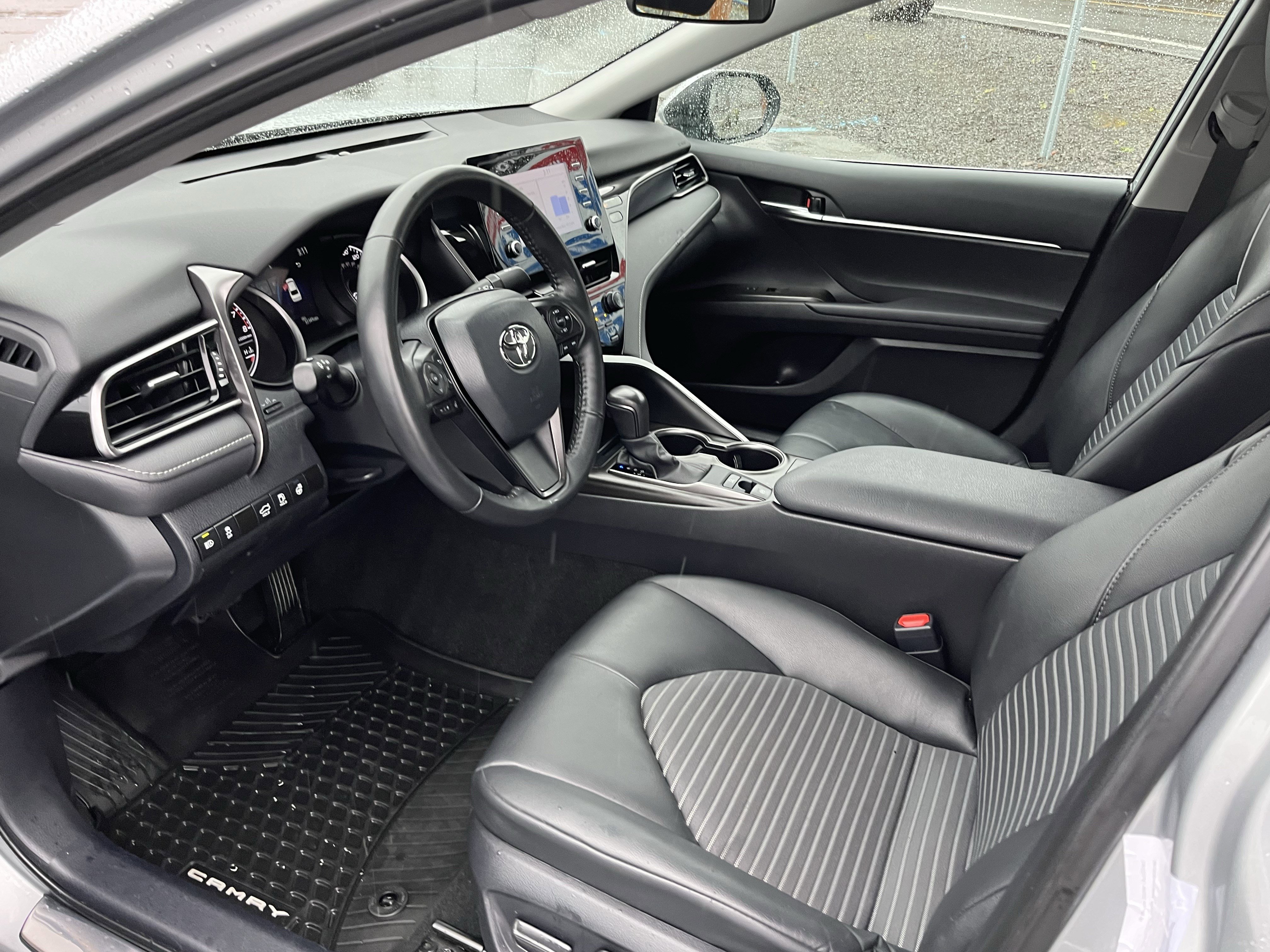 Used 2024 Toyota Camry SE image 9