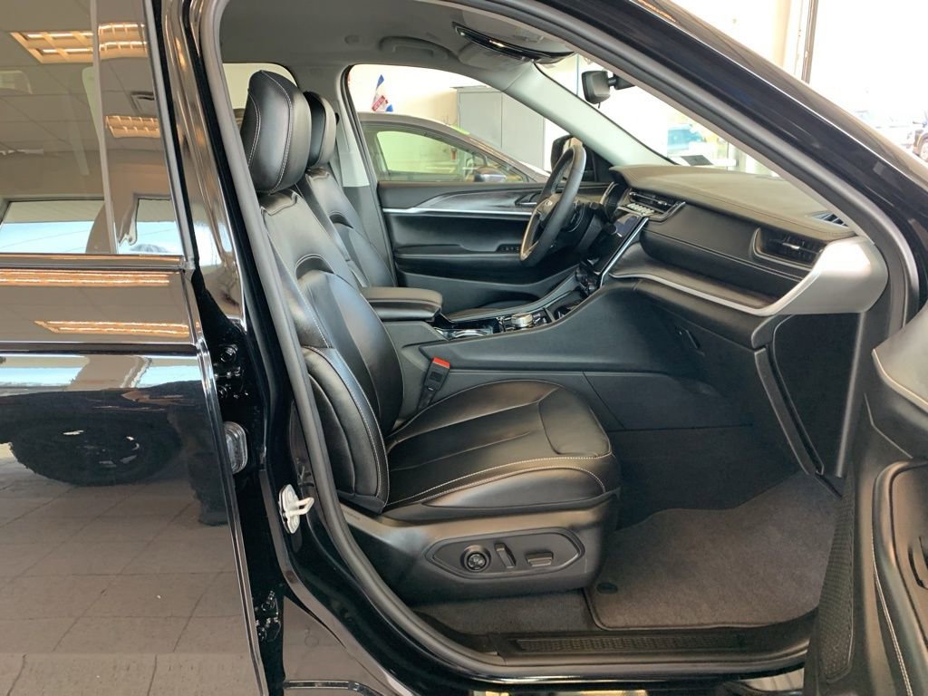 Used 2023 Jeep Grand Cherokee Limited image 19