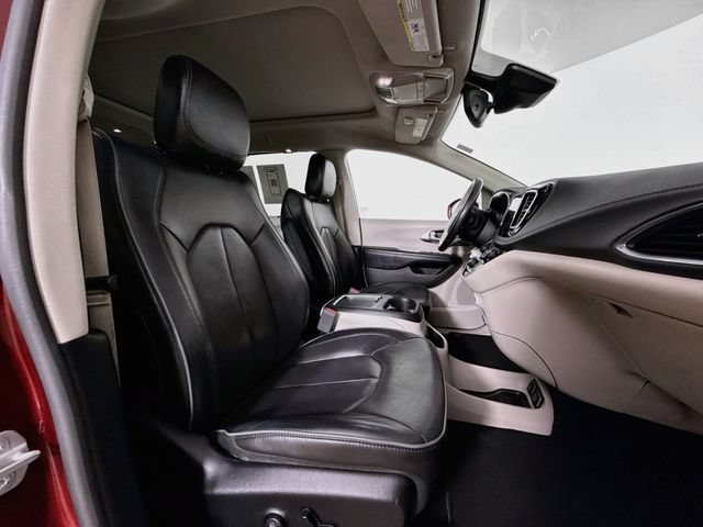 Used 2019 Chrysler Pacifica Limited w/ Advanced Safetytec Group FWD image 30
