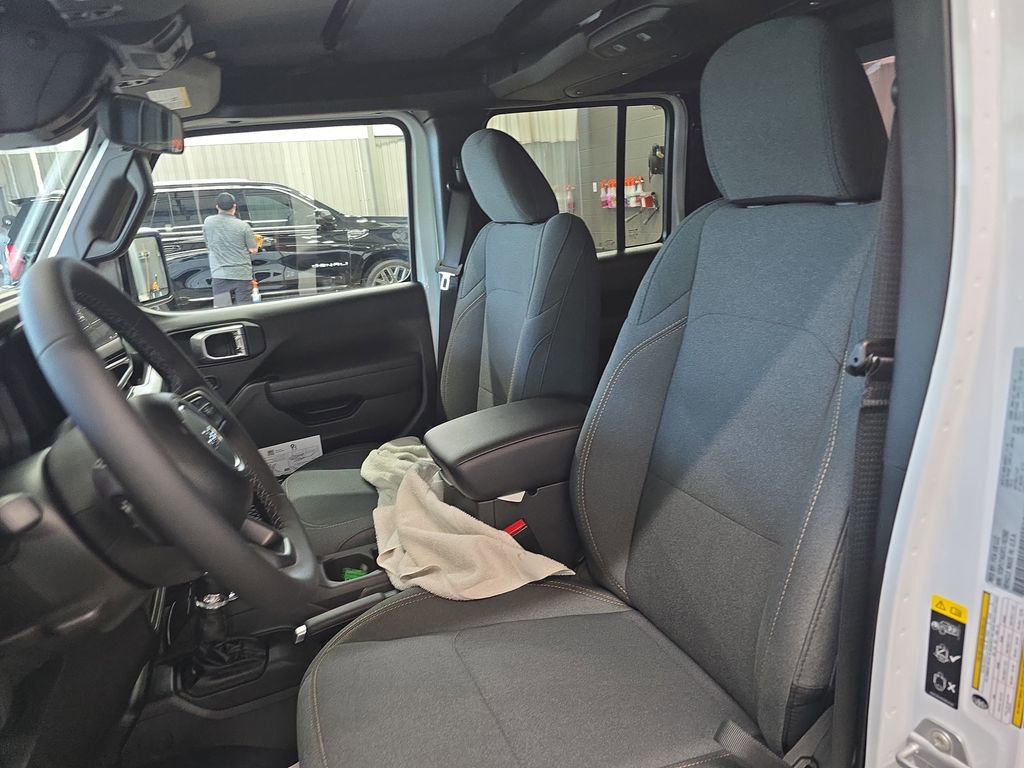 New 2026 Jeep Gladiator Sport AWD/4WD image 15