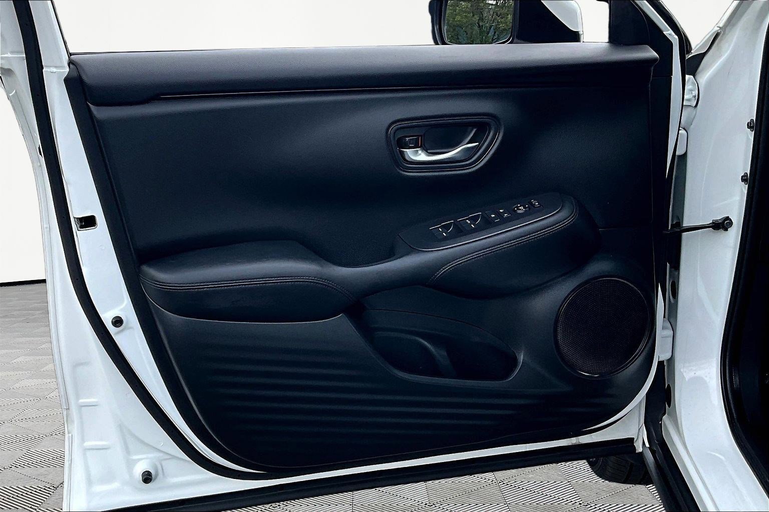 Used 2024 Honda HR-V LX image 19