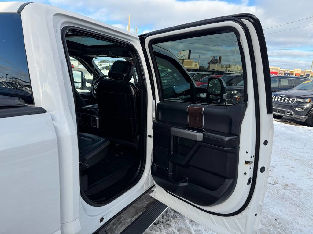 Used 2017 Ford F150 Platinum w/ Equipment Group 701A Luxury AWD/4WD image 54