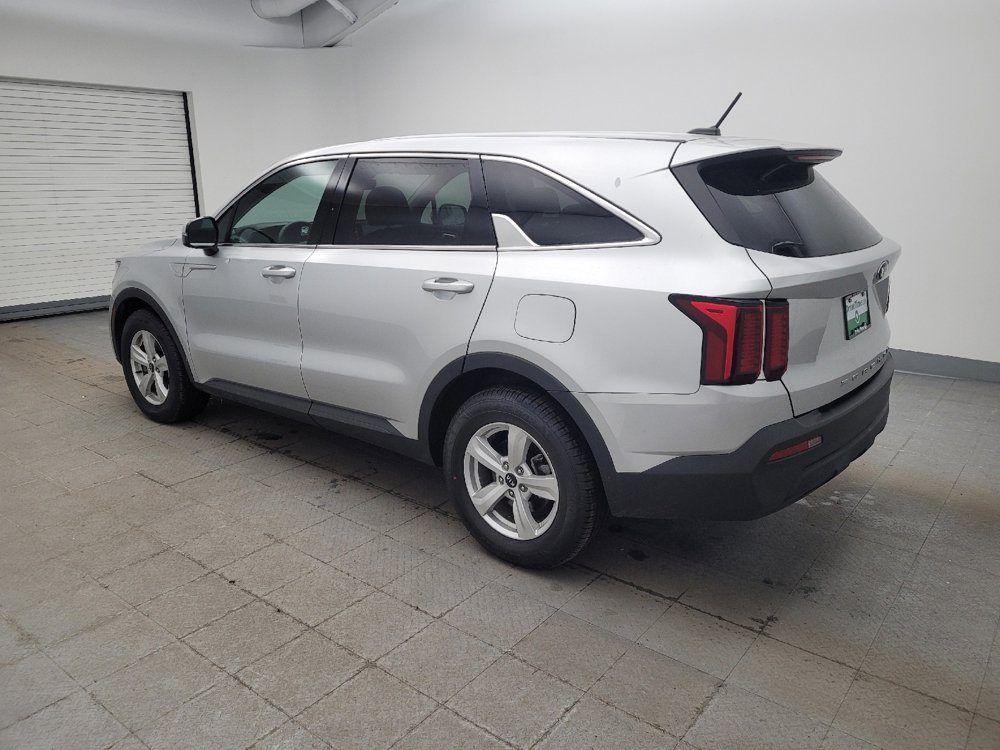 Used 2021 Kia Sorento LX image 3