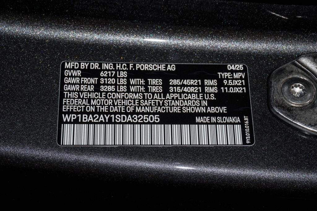 Certified 2025 Porsche Cayenne Coupe image 30