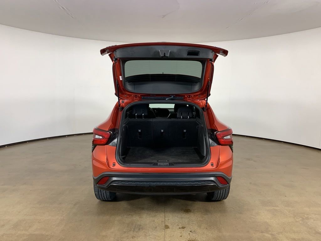 Used 2024 Chevrolet Trax RS FWD image 12