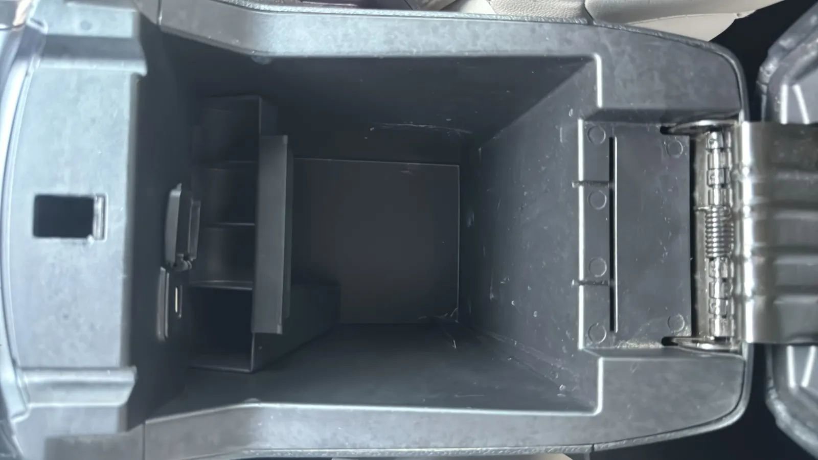 Used 2018 Ford Explorer XLT w/ Equipment Group 202A FWD image 15