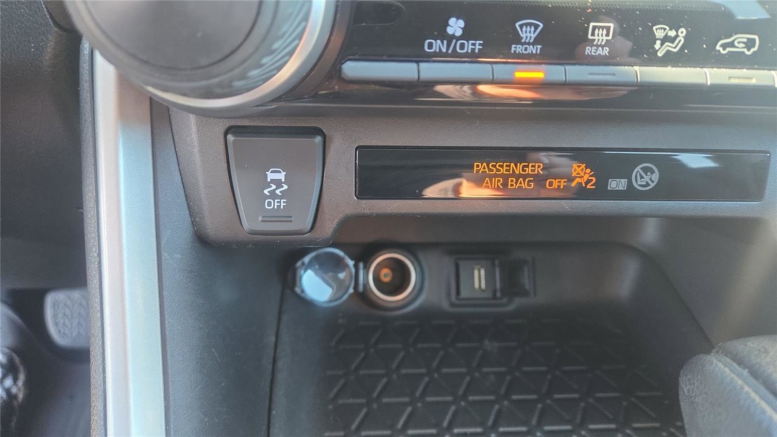 Used 2021 Toyota RAV4 LE image 14