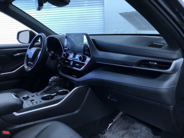 Certified 2025 Toyota Highlander XSE AWD/4WD image 23