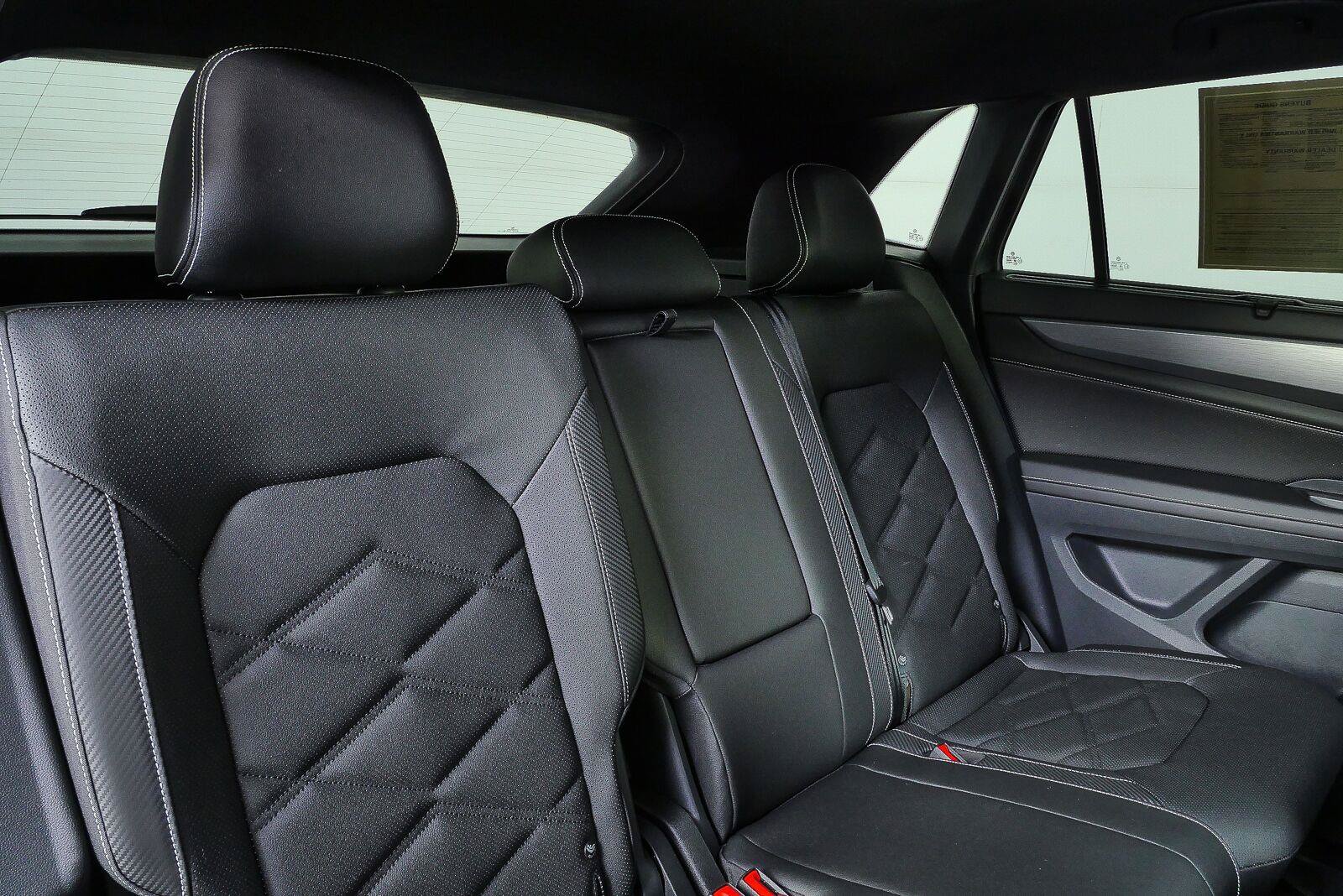 Certified 2025 Volkswagen Atlas Cross Sport SE w/ Panoramic Sunroof Package AWD/4WD image 19
