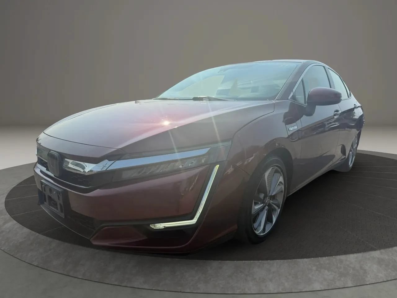 Used 2018 Honda Clarity Touring image 1