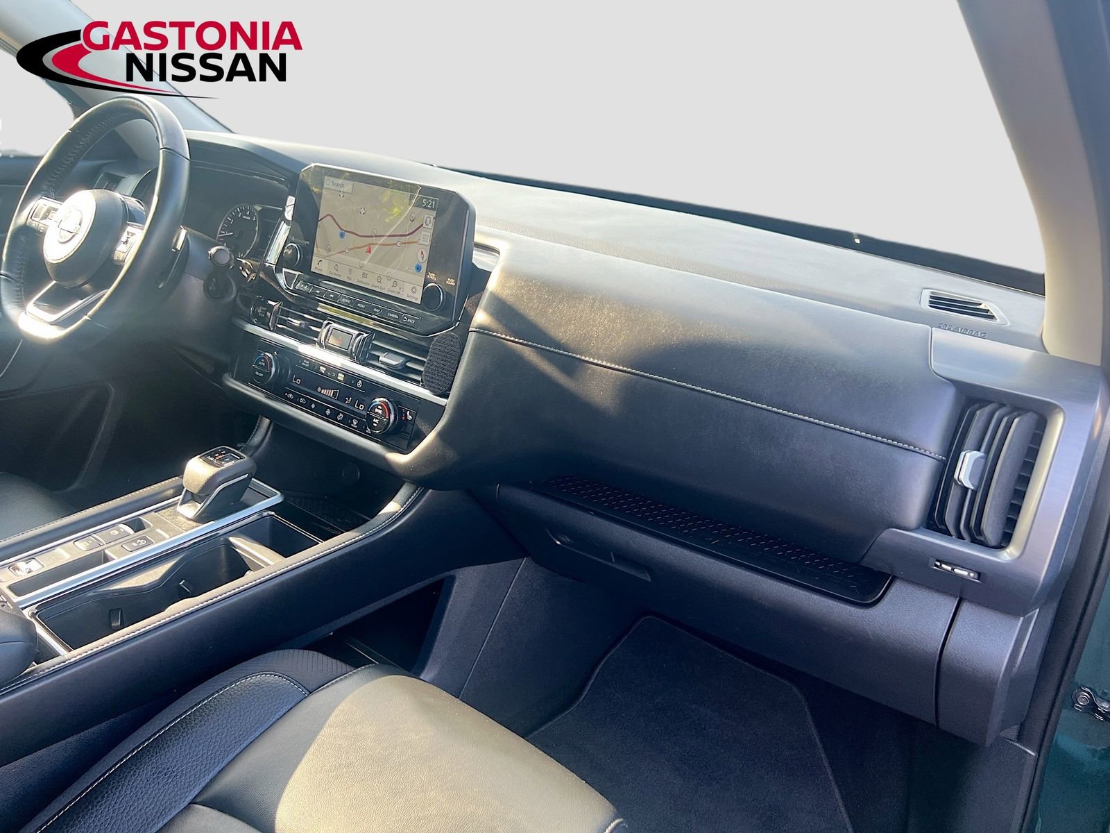 Used 2025 Nissan Pathfinder SL image 40