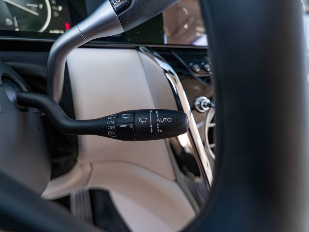 Used 2025 Rolls-Royce Cullinan image 25