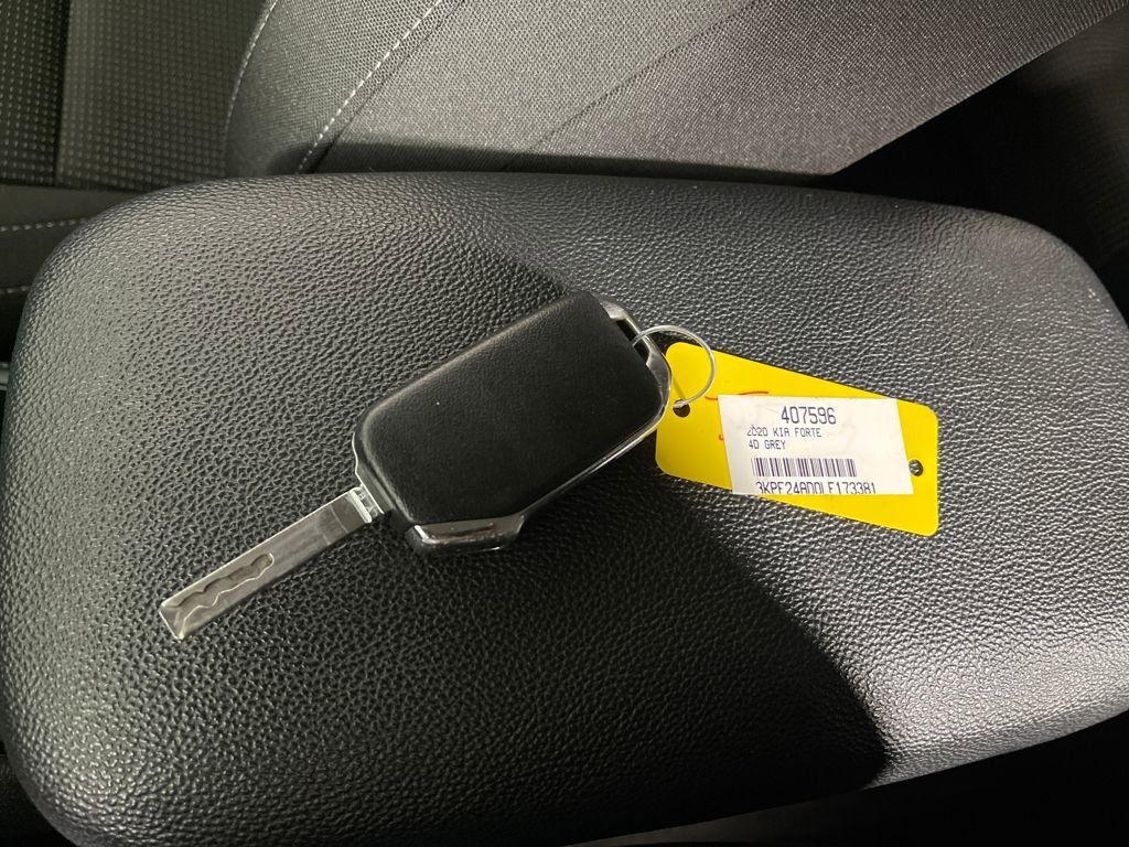 Used 2020 Kia Forte FE image 27