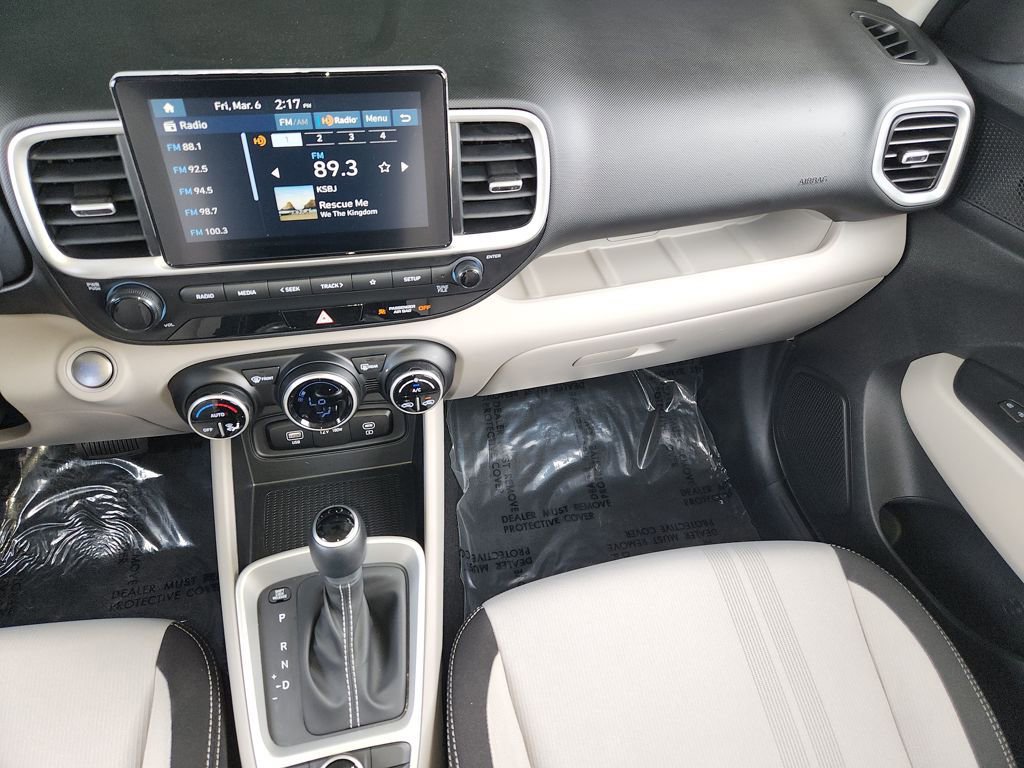 Used 2025 Hyundai Venue SEL image 17