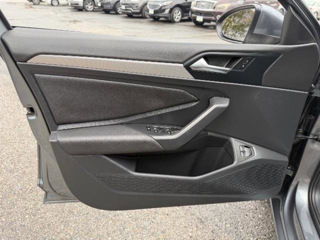 Used 2021 Volkswagen Jetta SE image 16
