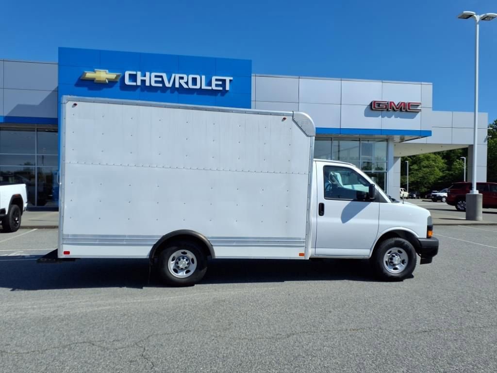 Used 2020 Chevrolet Express 3500 Work Van w/ Driver Convenience Package image 2