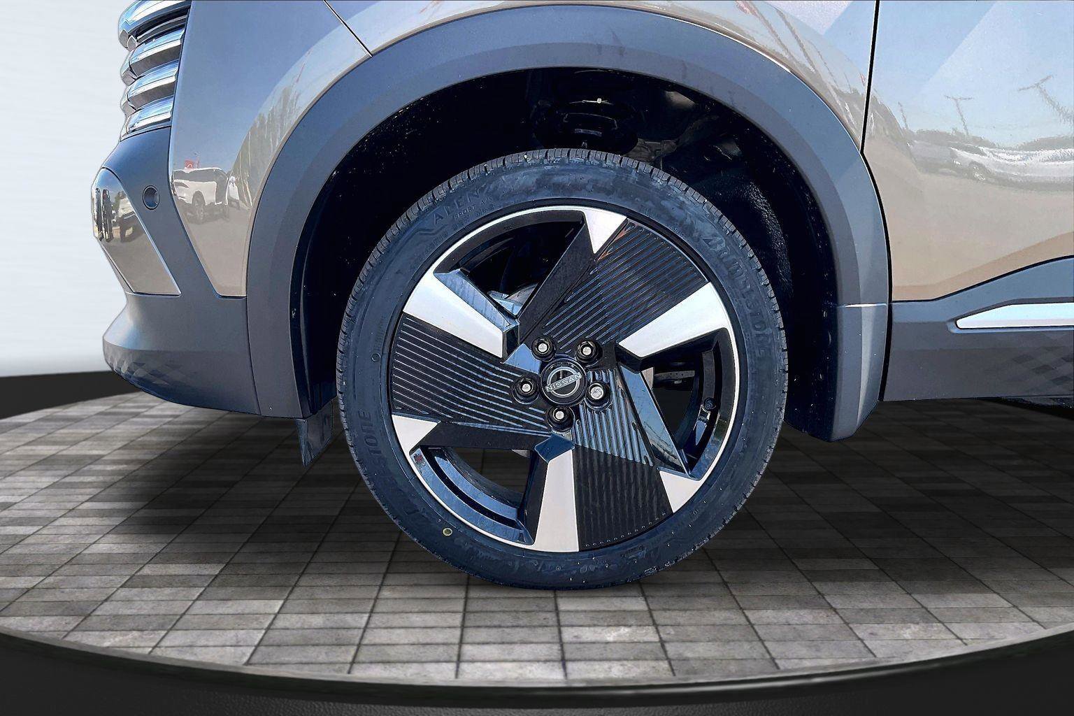 New 2026 Nissan Kicks SR FWD image 12