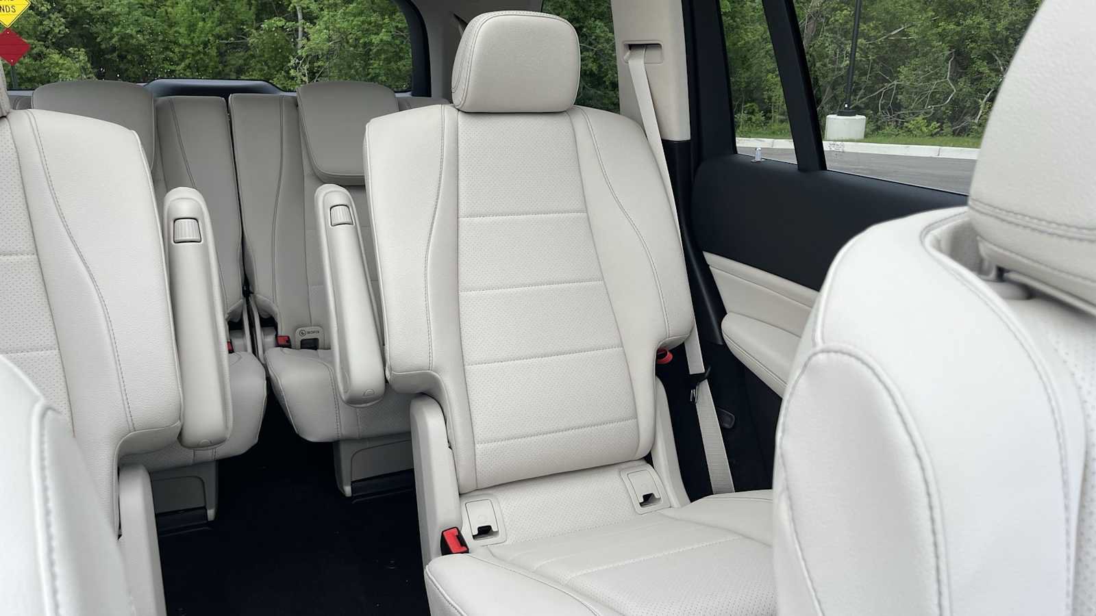 New 2026 Mercedes-Benz GLS 450 4MATIC image 32